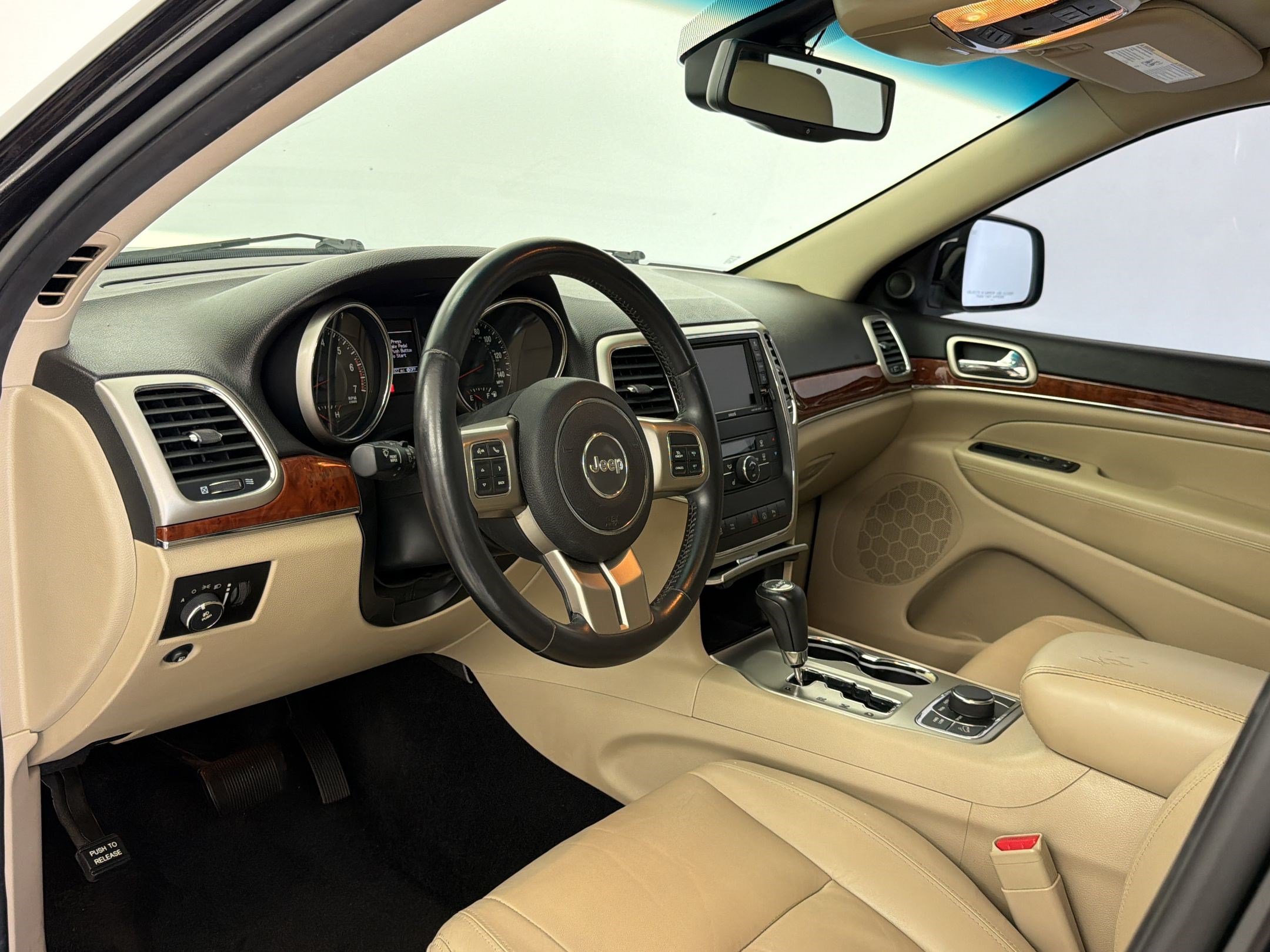 Used 2013 Jeep Grand Cherokee Limited AWD/4WD image 4