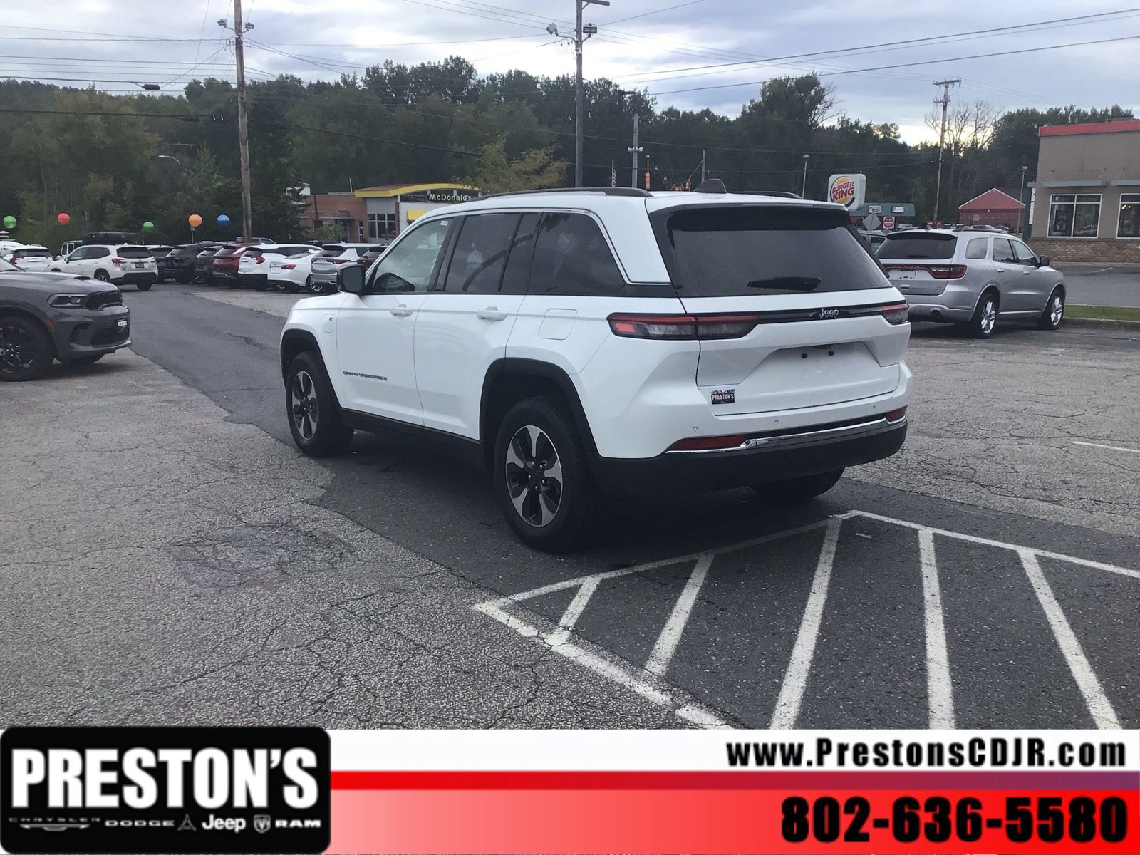Used 2024 Jeep Grand Cherokee Limited 4xe AWD/4WD image 3