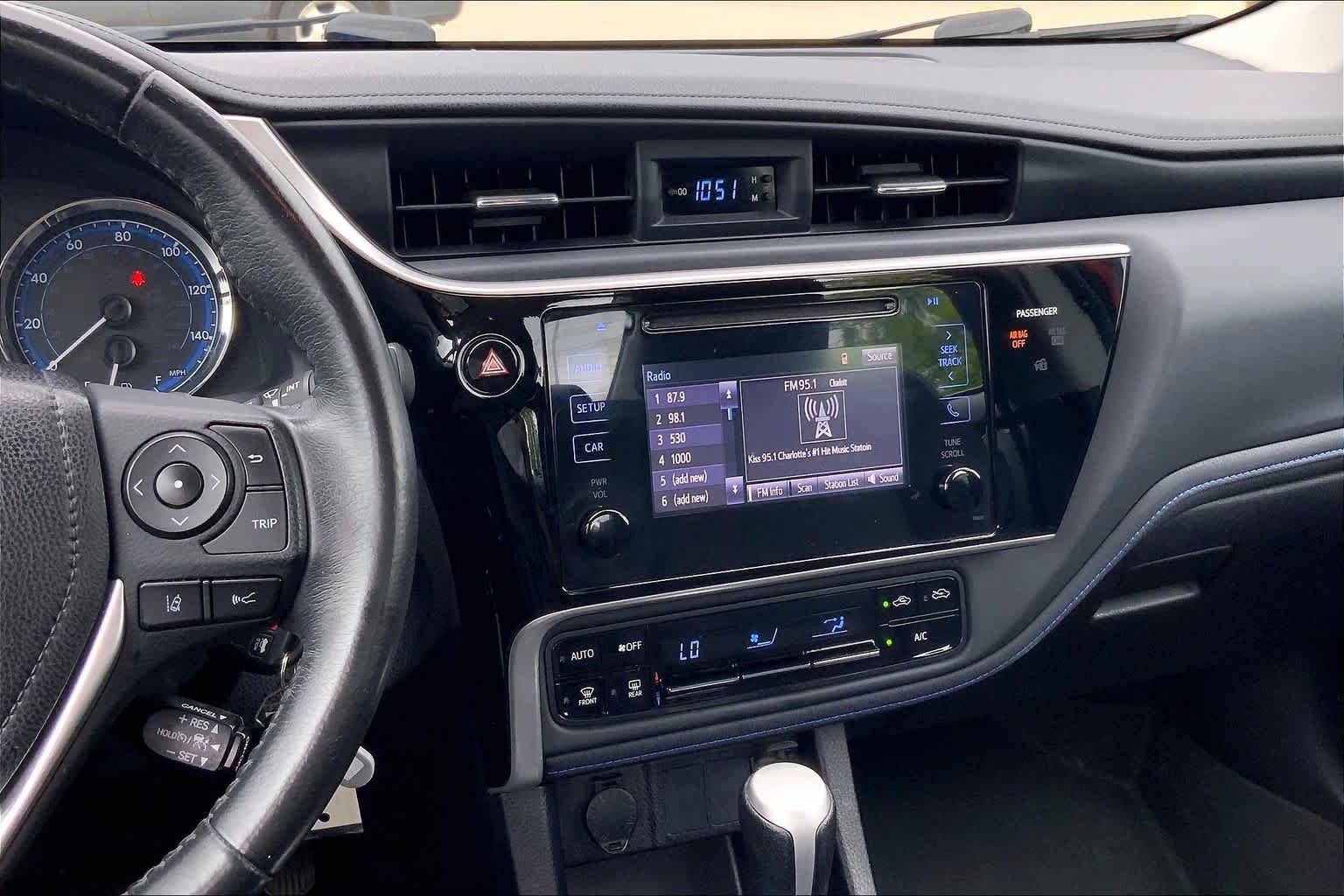 Used 2017 Toyota Corolla SE w/ Carpet Mat Package (TMS) FWD image 7