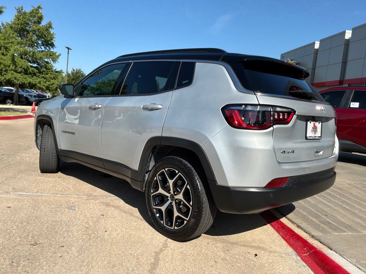 Used 2025 Jeep Compass Limited AWD/4WD image 8