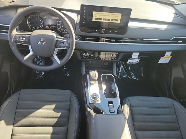 New 2026 Mitsubishi Outlander SE image 17