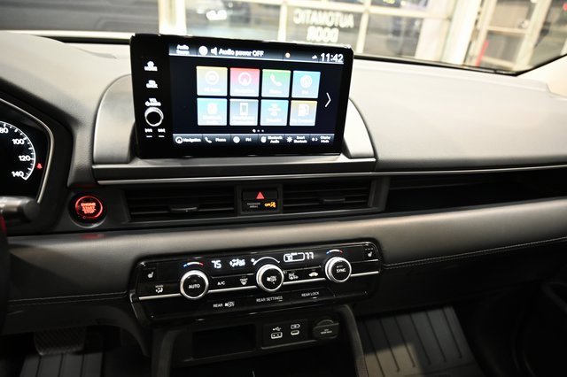 Used 2024 Honda Pilot Touring image 15