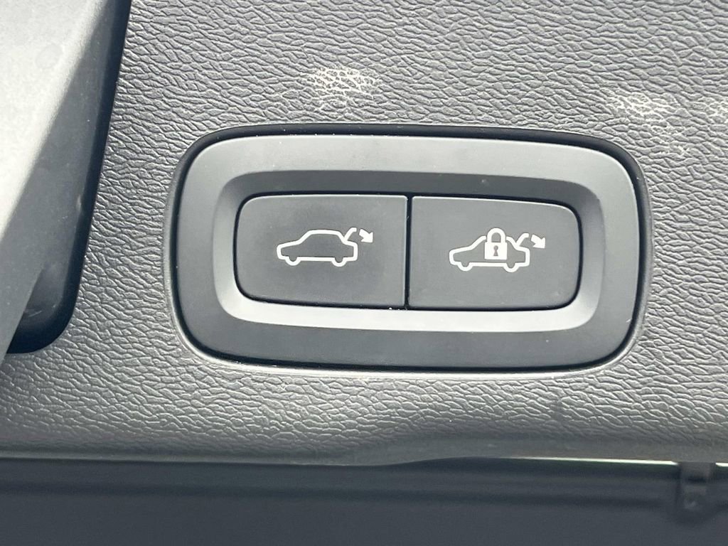 Used 2023 Volvo XC60 B5 Plus w/ Protection Package Premier image 13