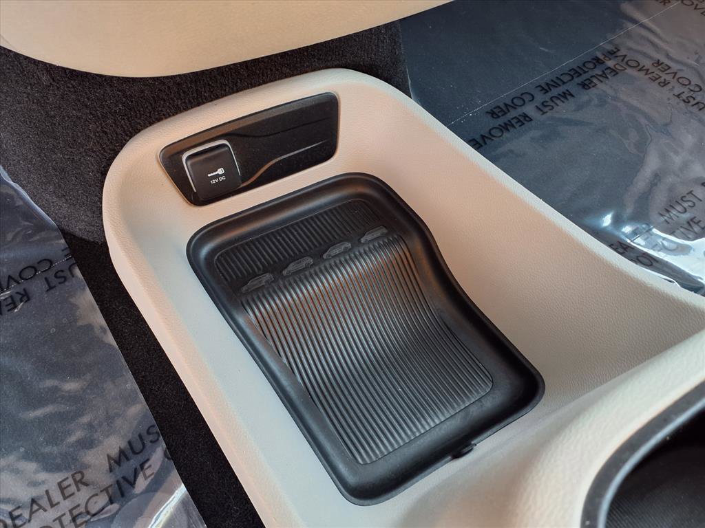 Used 2023 Chrysler Pacifica Touring-L image 18