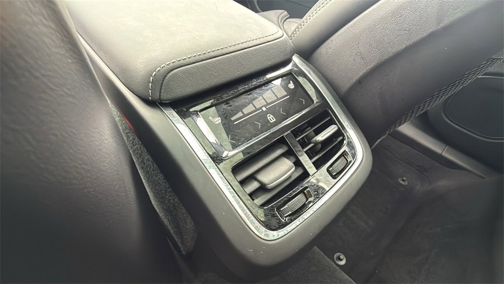 Certified 2024 Volvo XC60 B5 Ultimate w/ Climate Package image 26