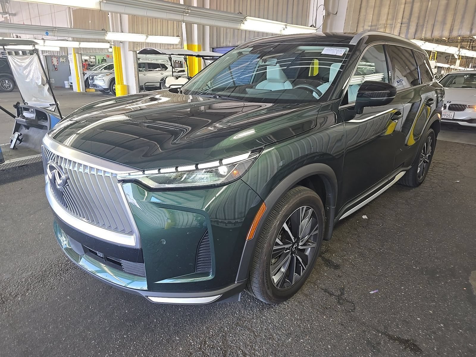 Used 2026 INFINITI QX60 Luxe w/ Cargo Package FWD image 1