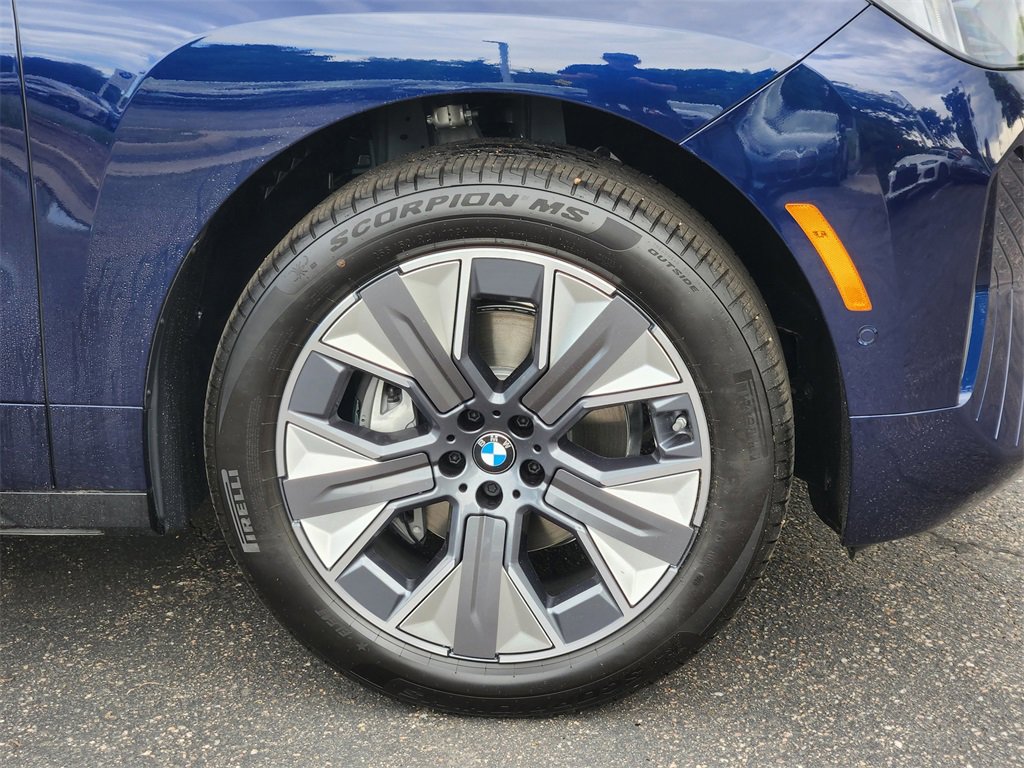 New 2026 BMW iX xDrive45 image 9