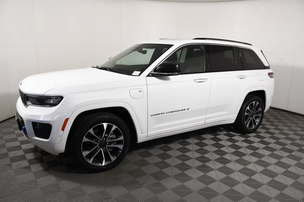 Used 2022 Jeep Grand Cherokee Overland AWD/4WD image 2