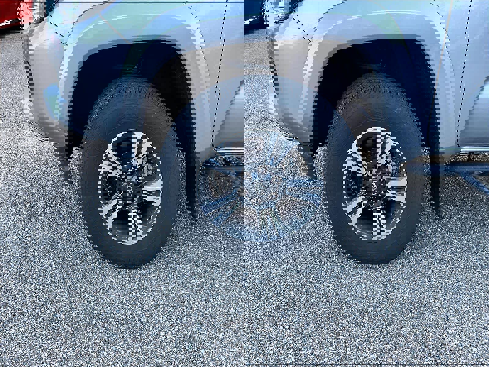 Used 2016 Toyota Tacoma TRD Sport image 4