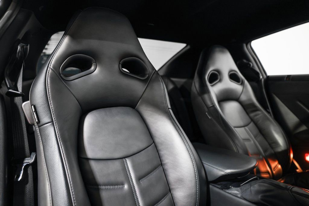 Used 2021 Nissan GT-R Premium image 25
