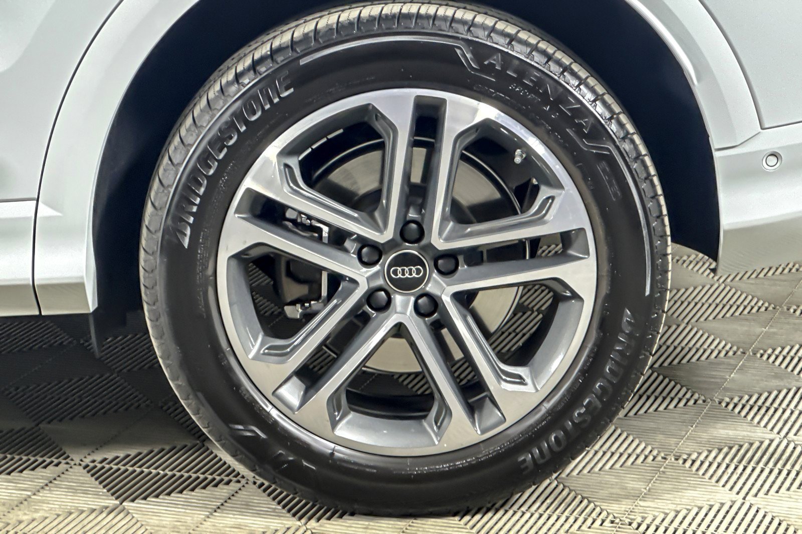 Used 2025 Audi Q5 Premium w/ Convenience Package image 25