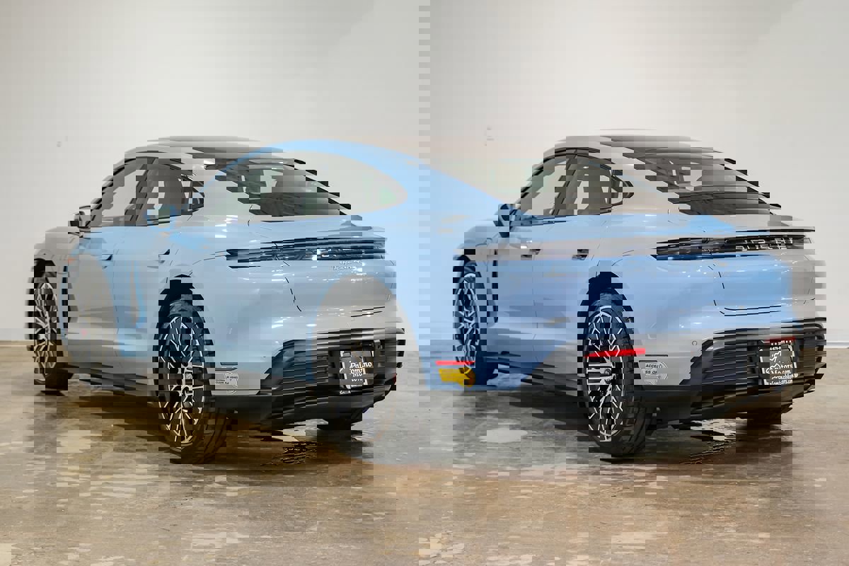 Used 2022 Porsche Taycan 4S image 10