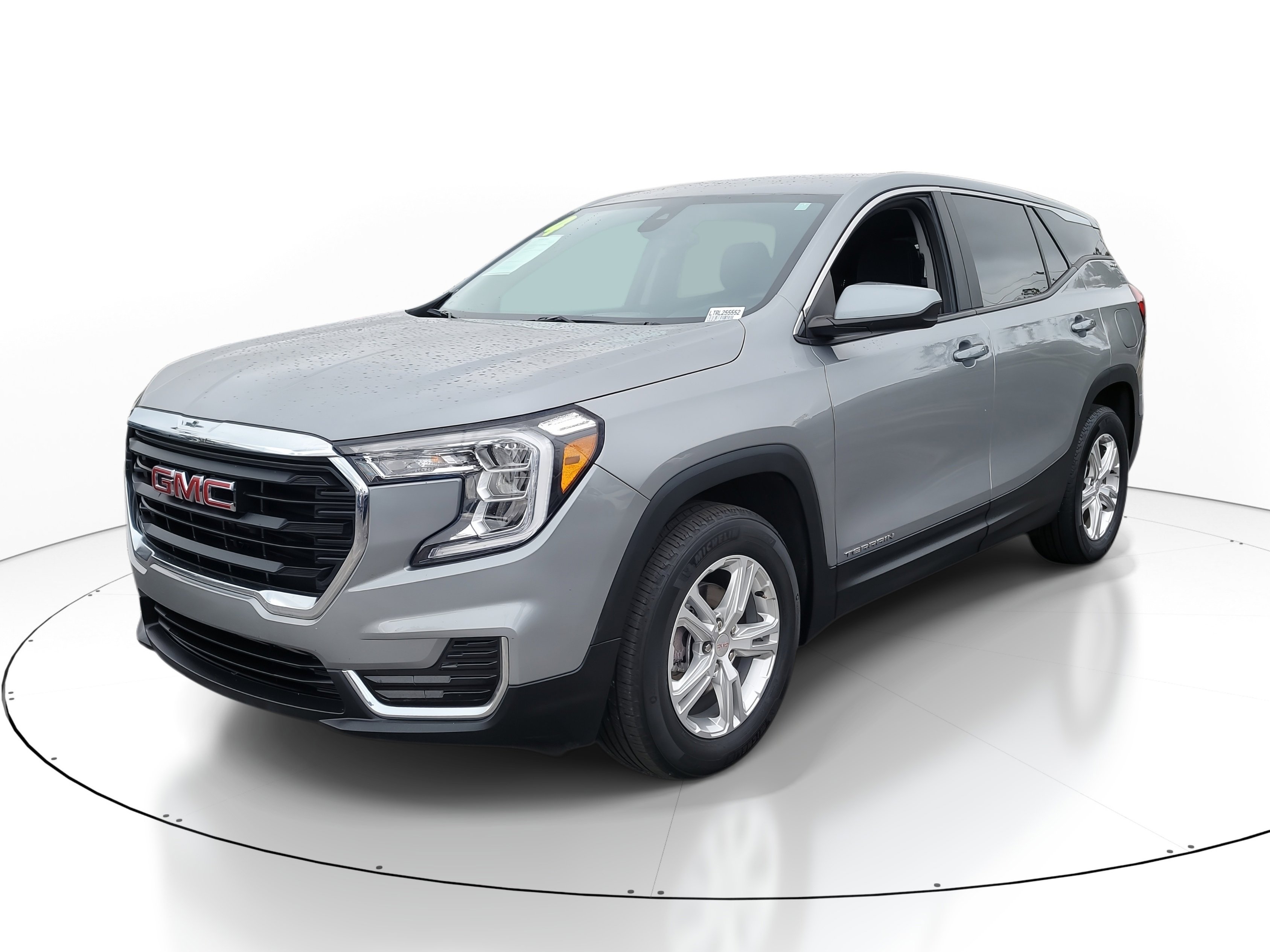 Used 2024 GMC Terrain SLE image 3