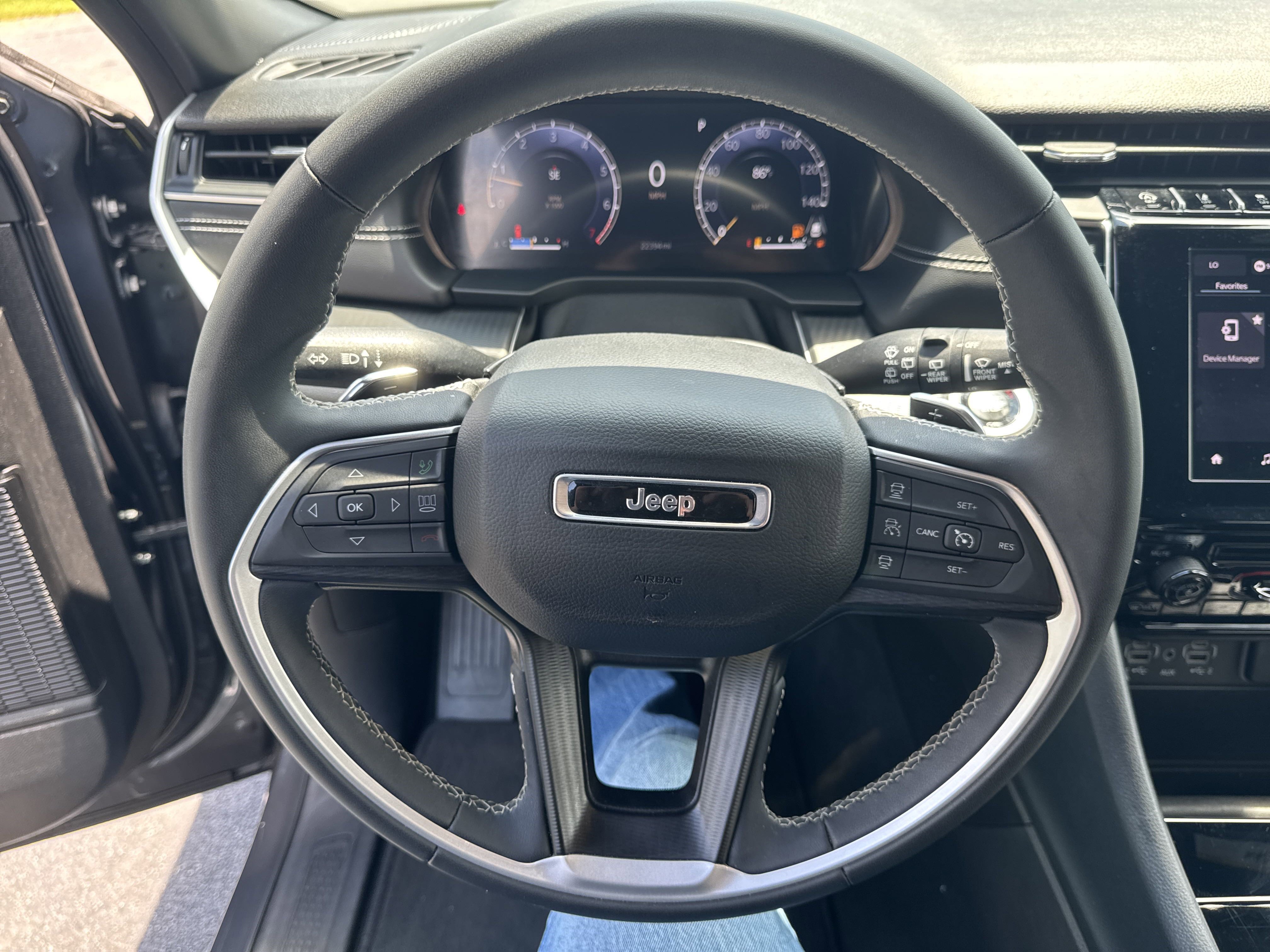 Used 2024 Jeep Grand Cherokee Laredo image 16