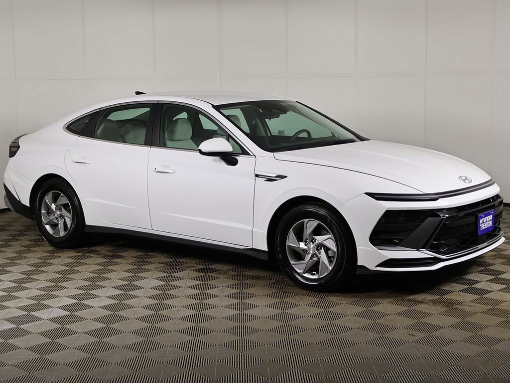 Certified 2025 Hyundai Sonata SE image 2