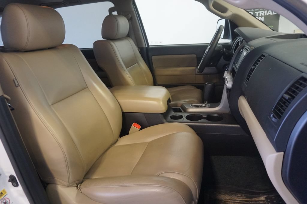 Used 2017 Toyota Sequoia SR5 w/ Premium Package AWD/4WD image 23