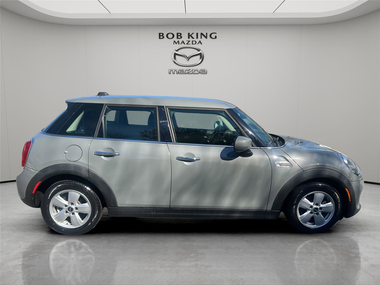 Used 2021 MINI Cooper 4-Door Hardtop image 6