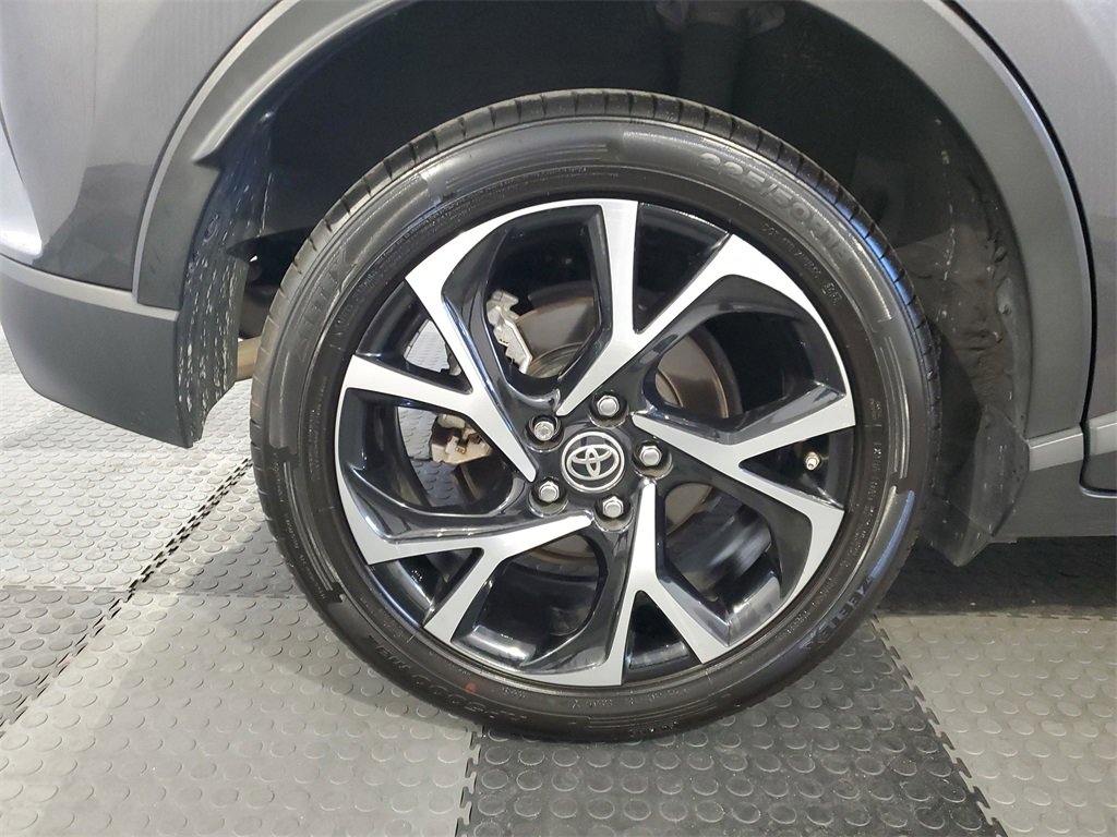 Used 2021 Toyota C-HR XLE image 7