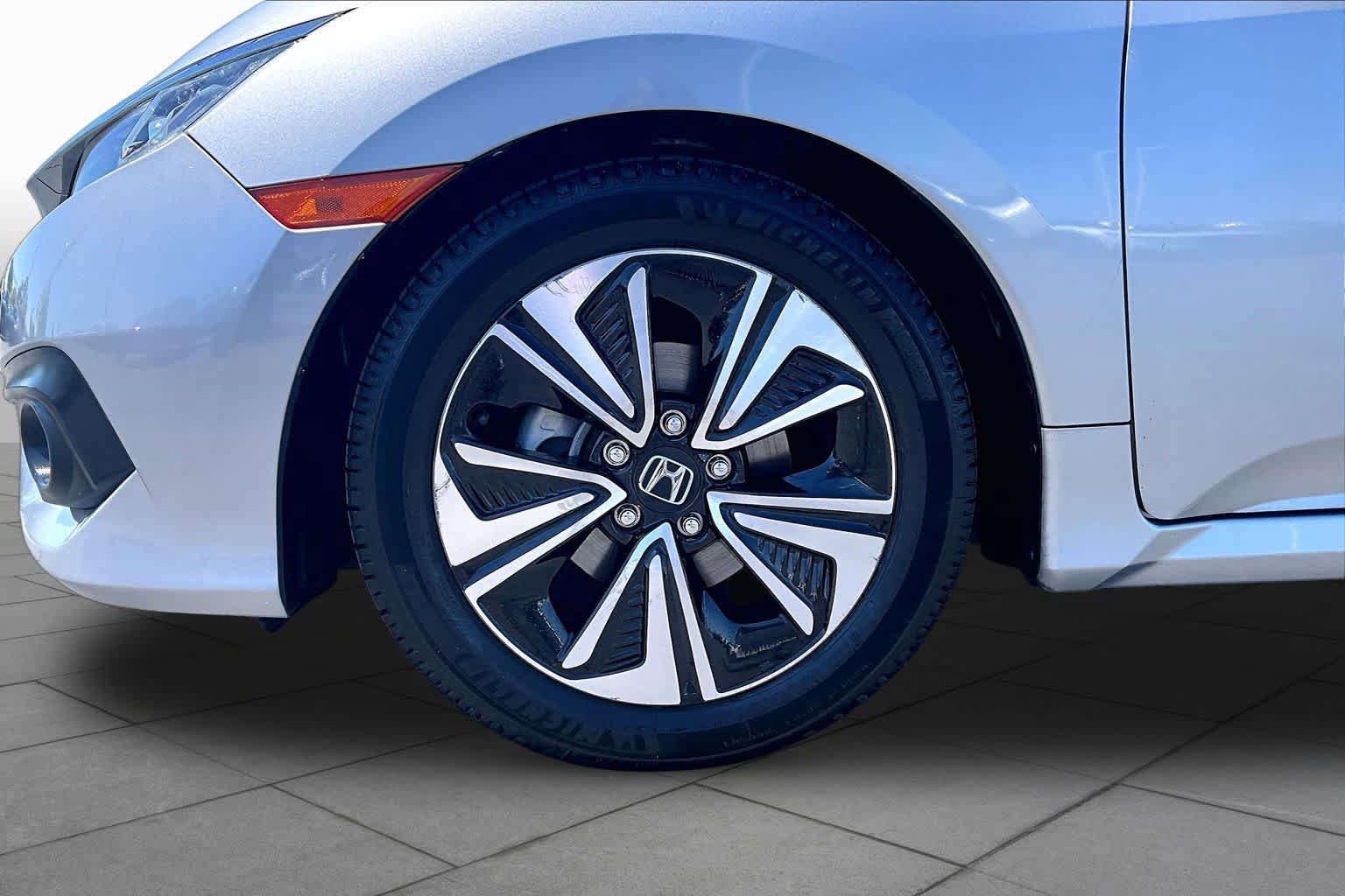 Used 2018 Honda Civic EX-L image 10