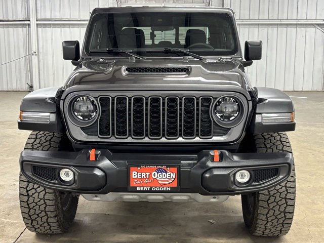 Used 2025 Jeep Gladiator Mojave w/ Convenience Group image 2
