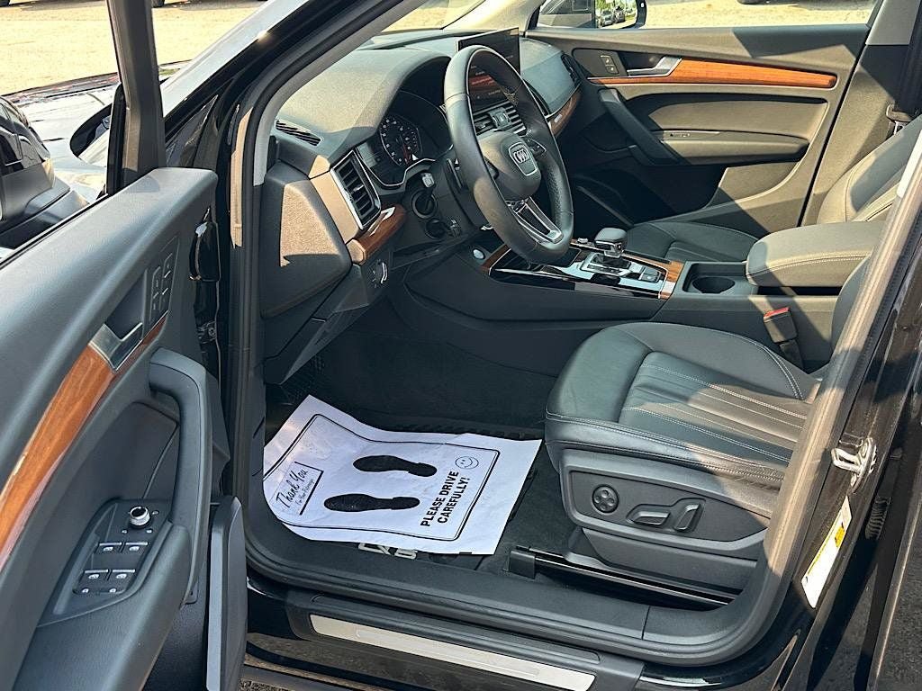 Used 2023 Audi Q5 2.0T Premium w/ Convenience Package AWD/4WD image 11