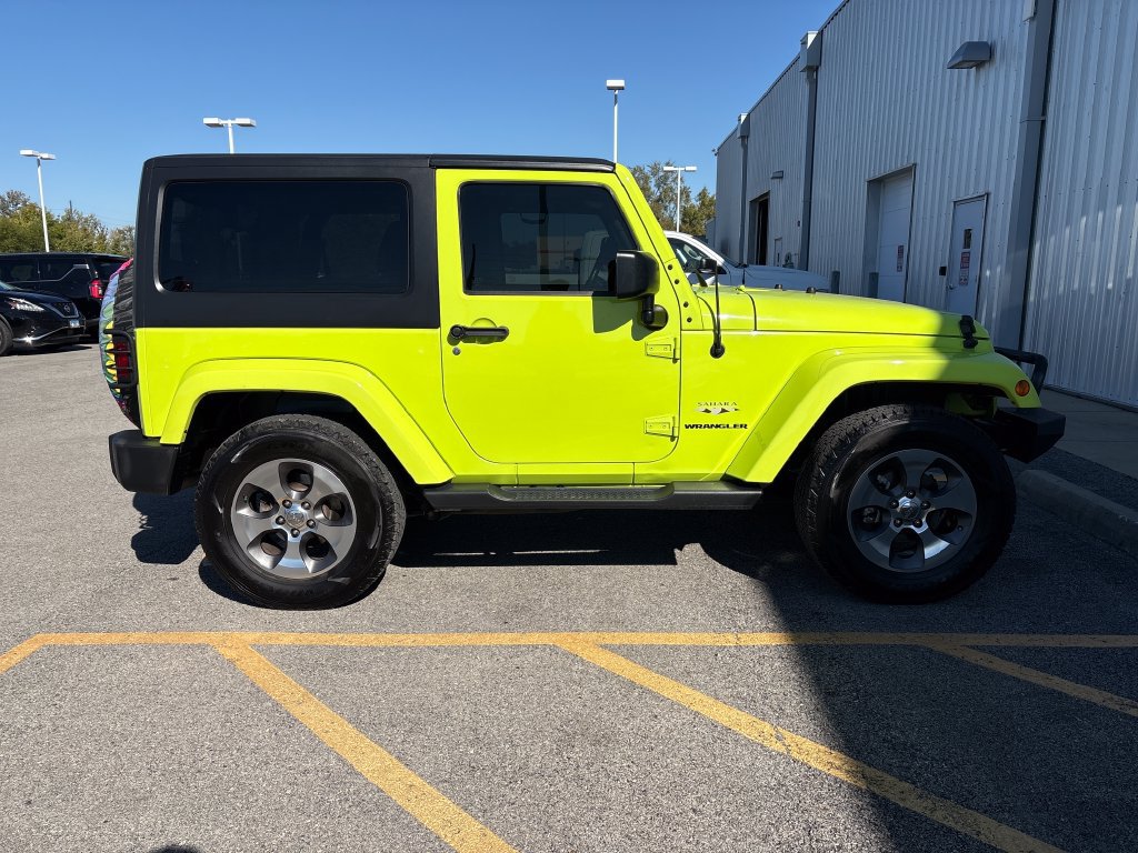 Used 2017 Jeep Wrangler Sahara w/ Connectivity Group AWD/4WD image 6