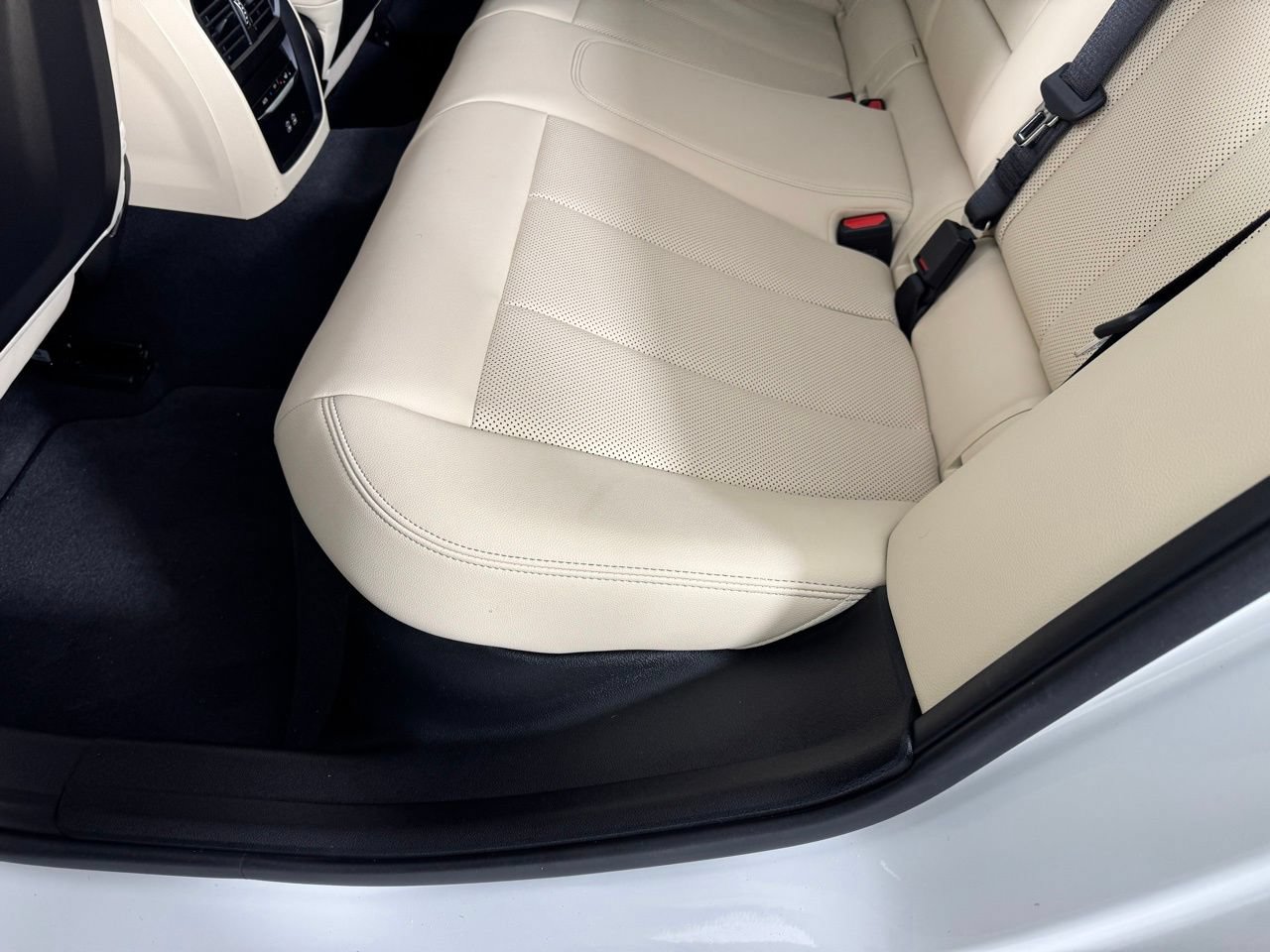 Used 2025 BMW 330i Sedan w/ Convenience Package RWD image 38