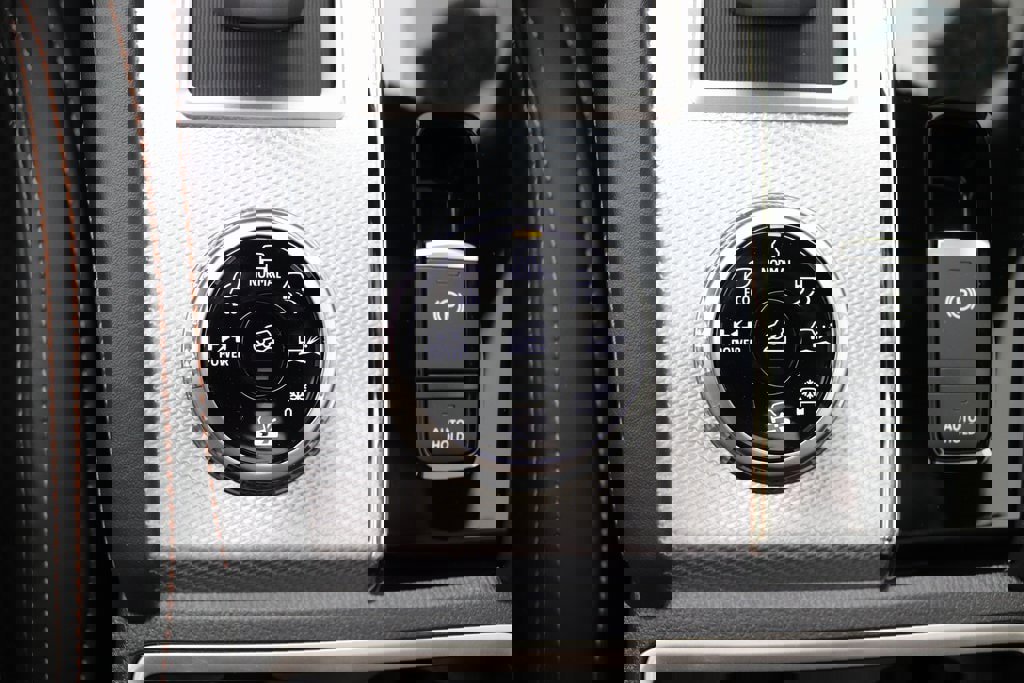 Used 2025 Mitsubishi Outlander SEL image 7