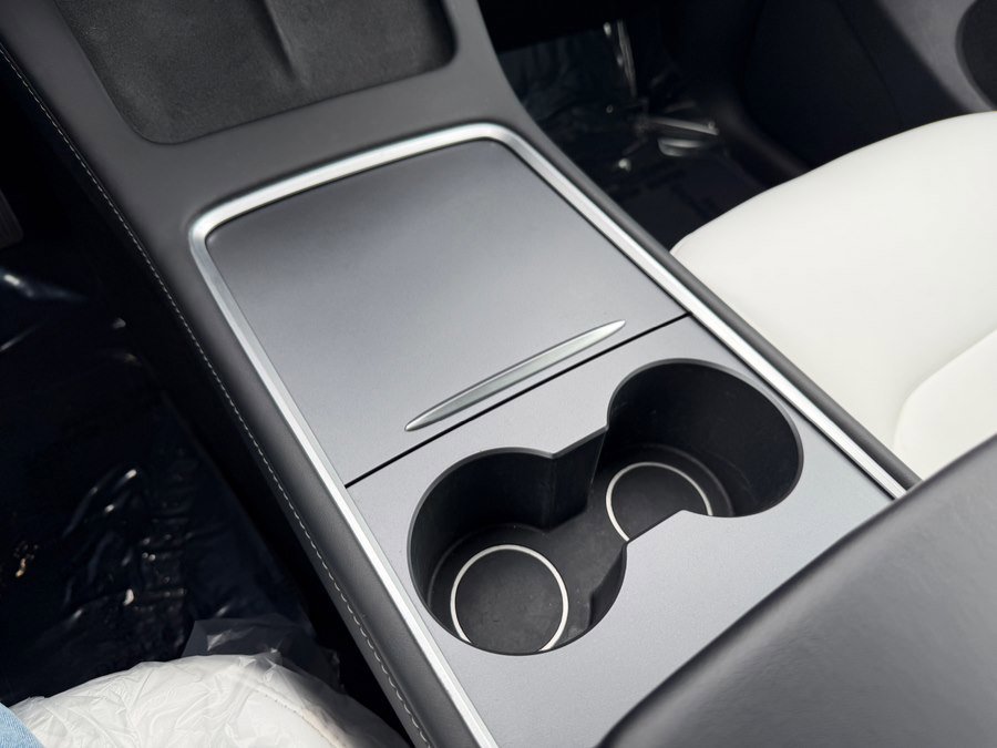 Used 2023 Tesla Model Y Long Range image 27