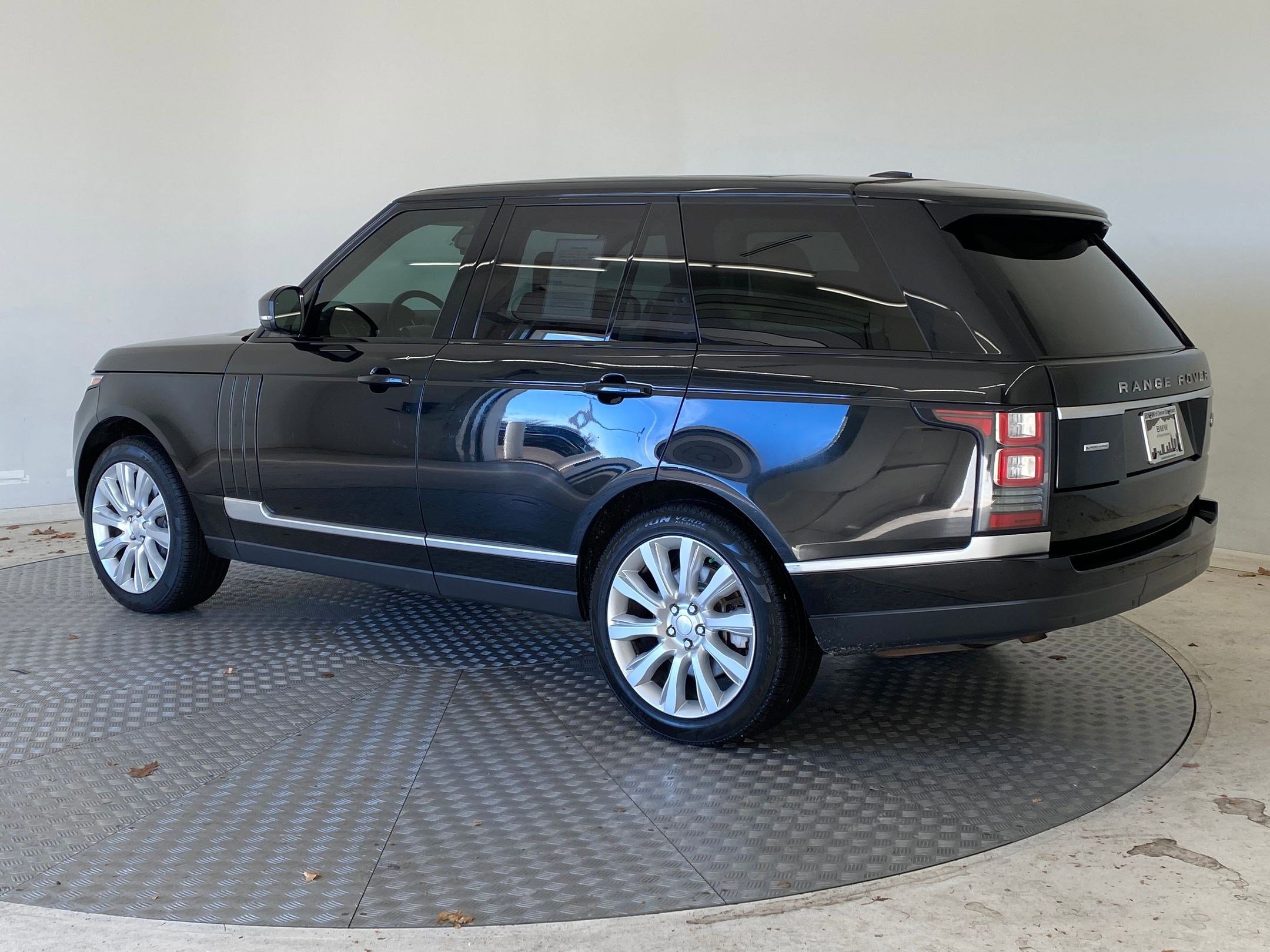 Used 2014 Land Rover Range Rover Supercharged image 3