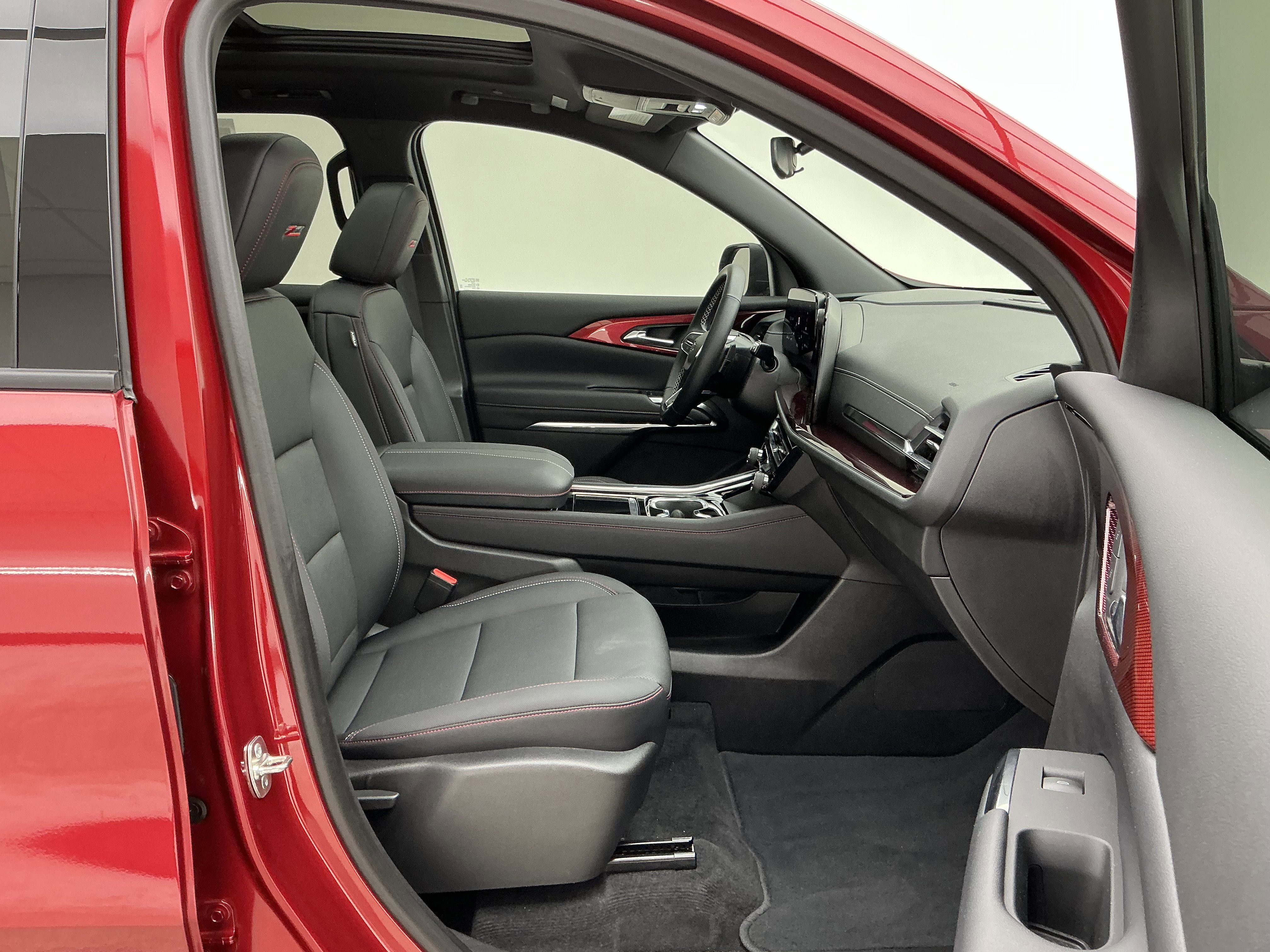 Used 2025 Chevrolet Traverse Z71 image 27