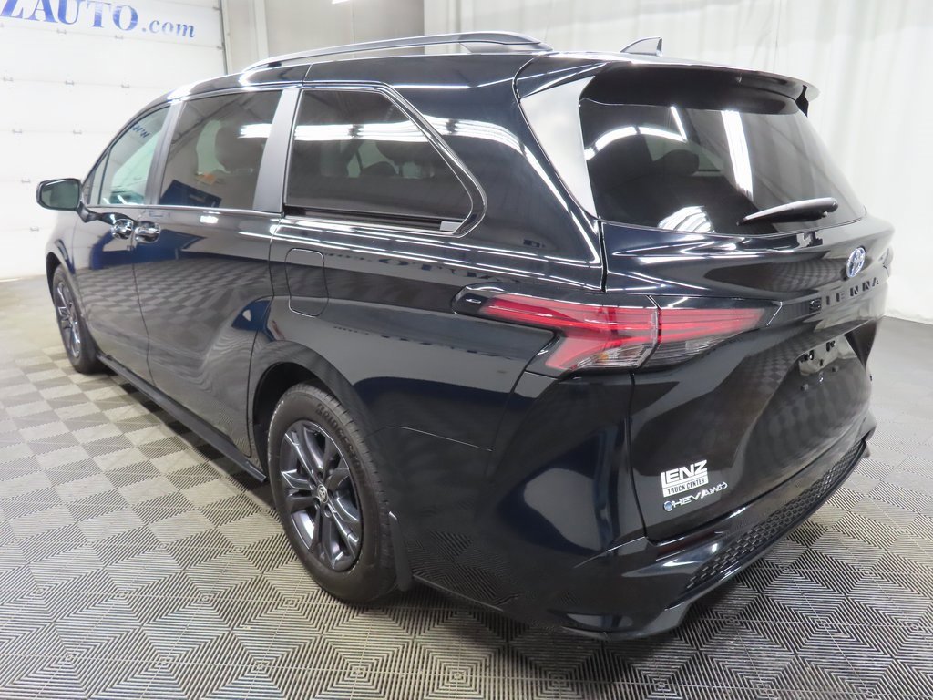Used 2025 Toyota Sienna XSE image 5
