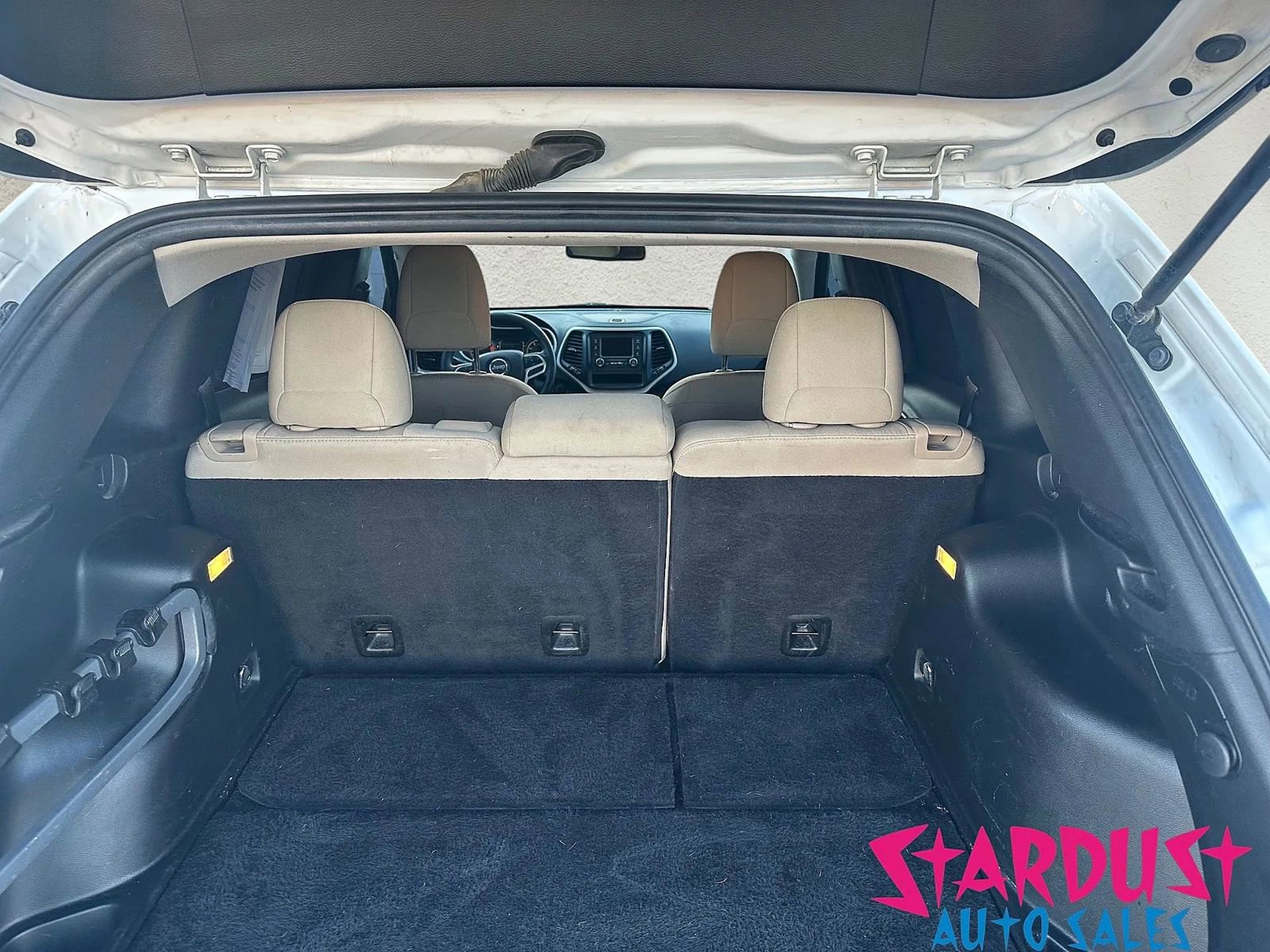 Used 2018 Jeep Cherokee Latitude FWD image 5