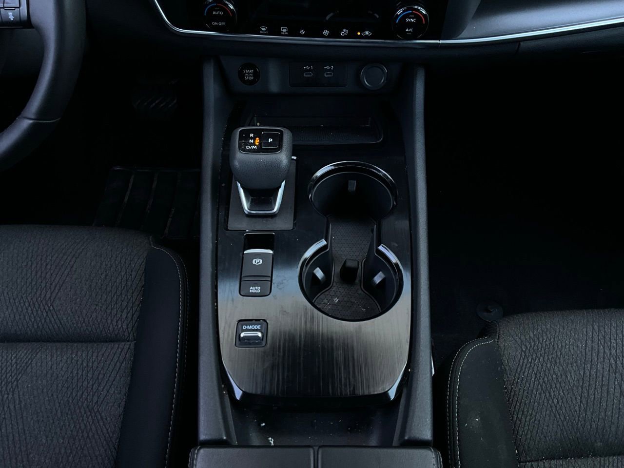 Used 2025 Nissan Rogue SV image 15