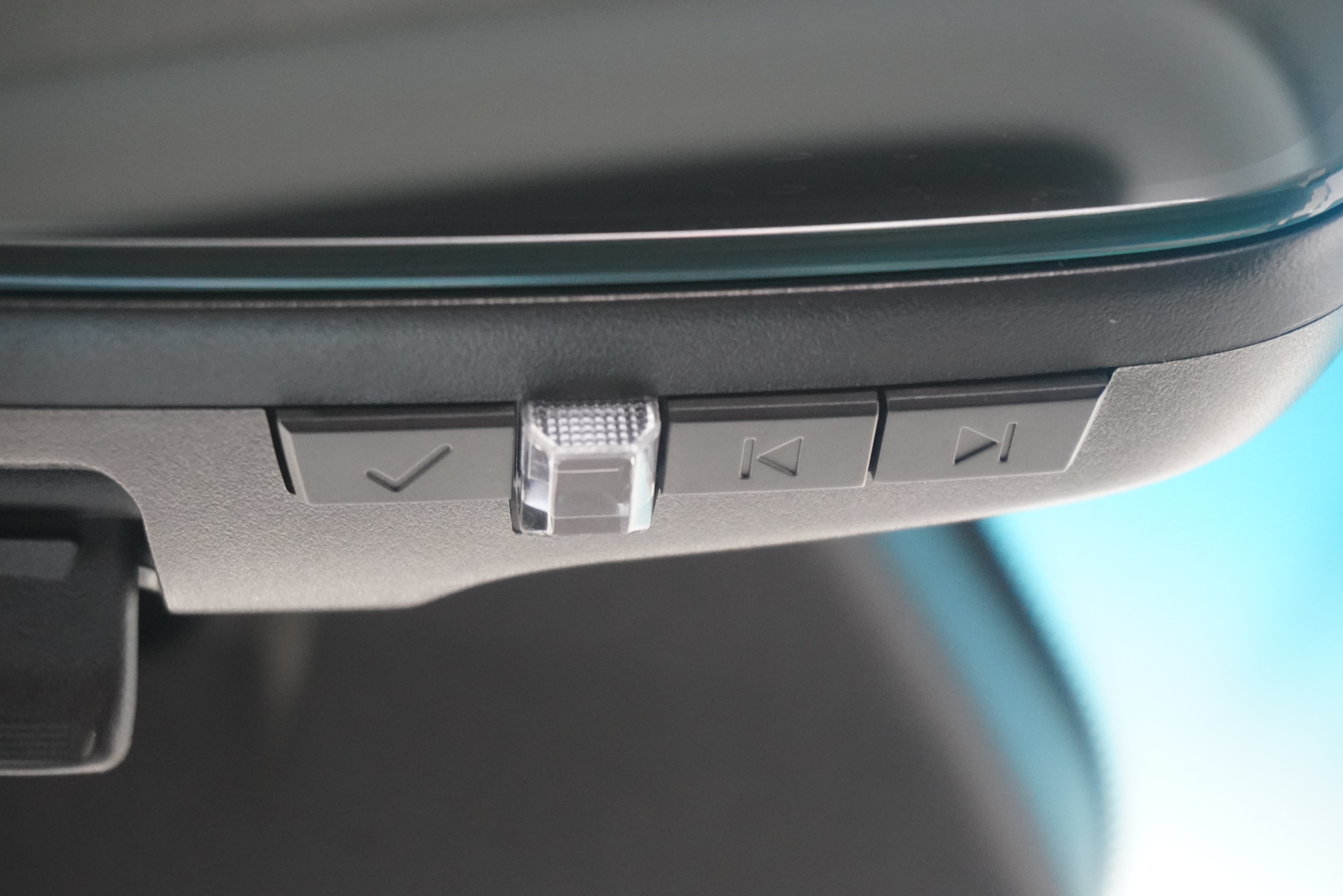 Used 2020 Chevrolet Bolt Premier w/ Infotainment Package FWD image 20