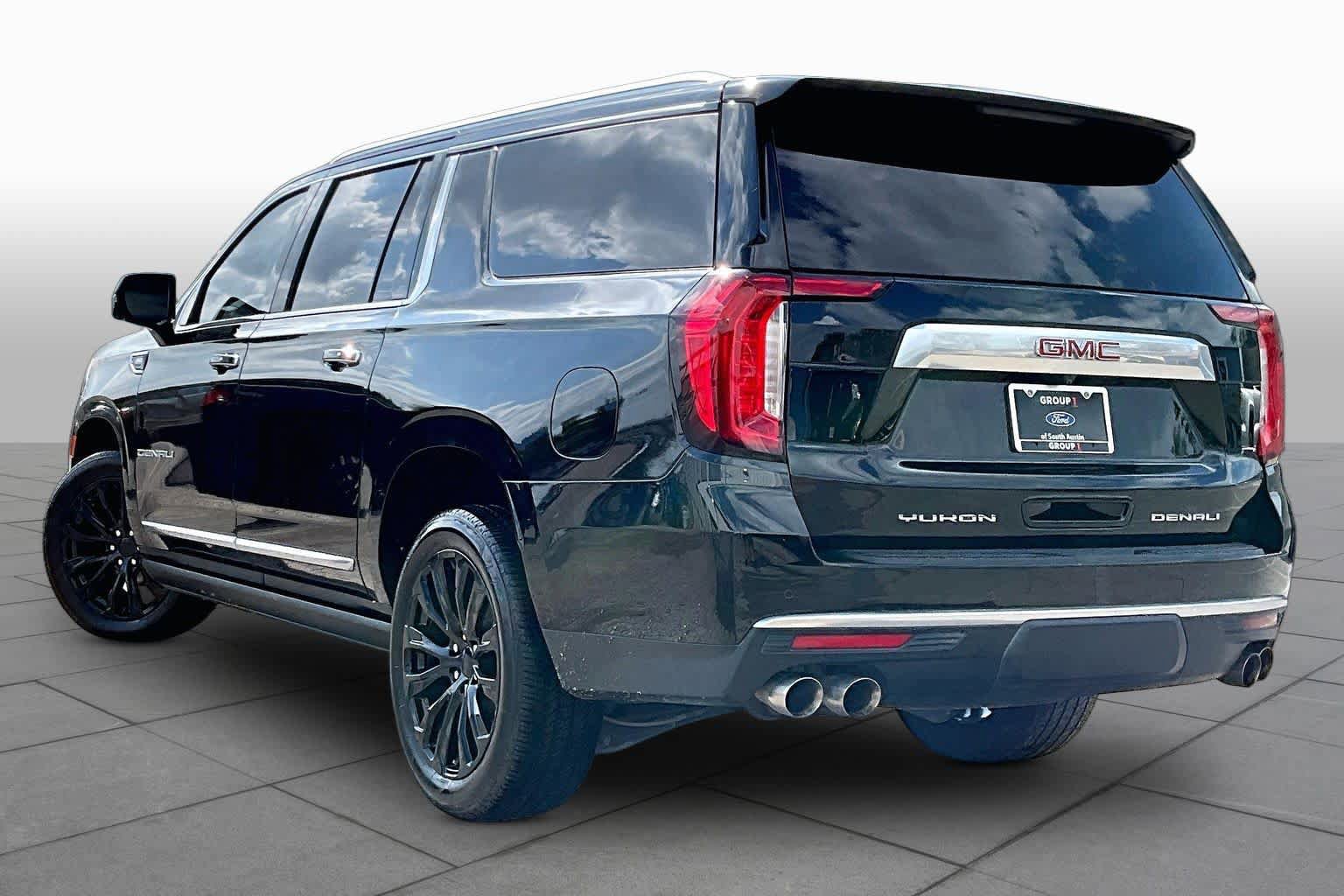 Used 2022 GMC Yukon XL Denali image 12