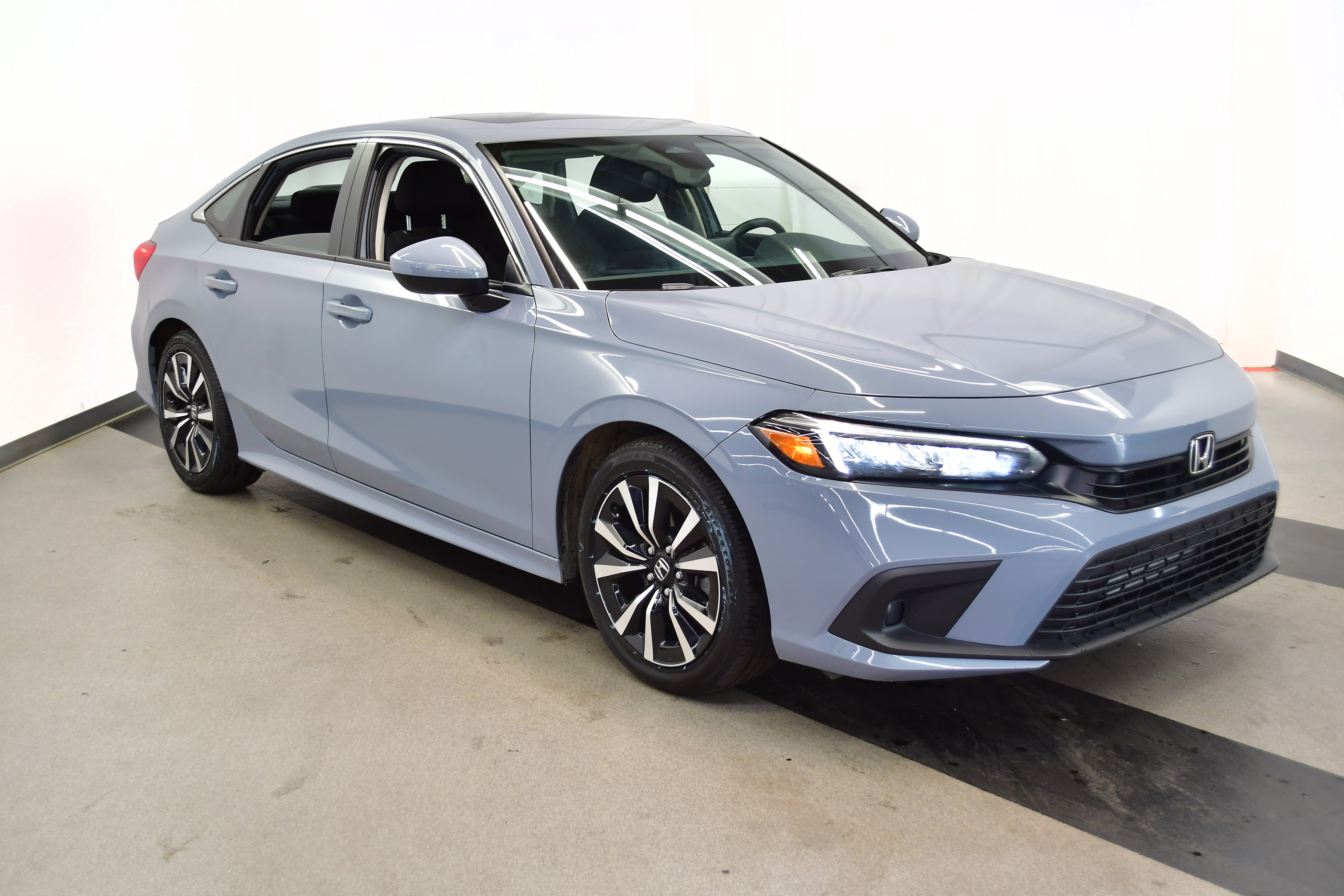 Used 2024 Honda Civic EX image 2