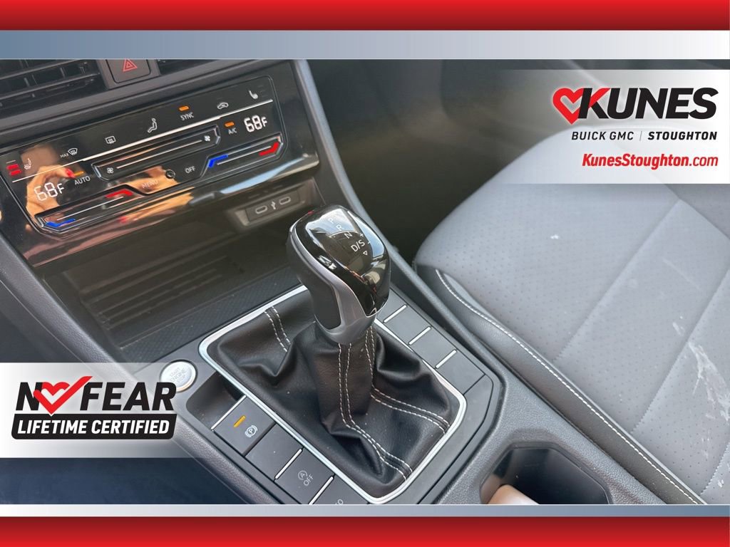 Used 2025 Volkswagen Jetta SE image 33