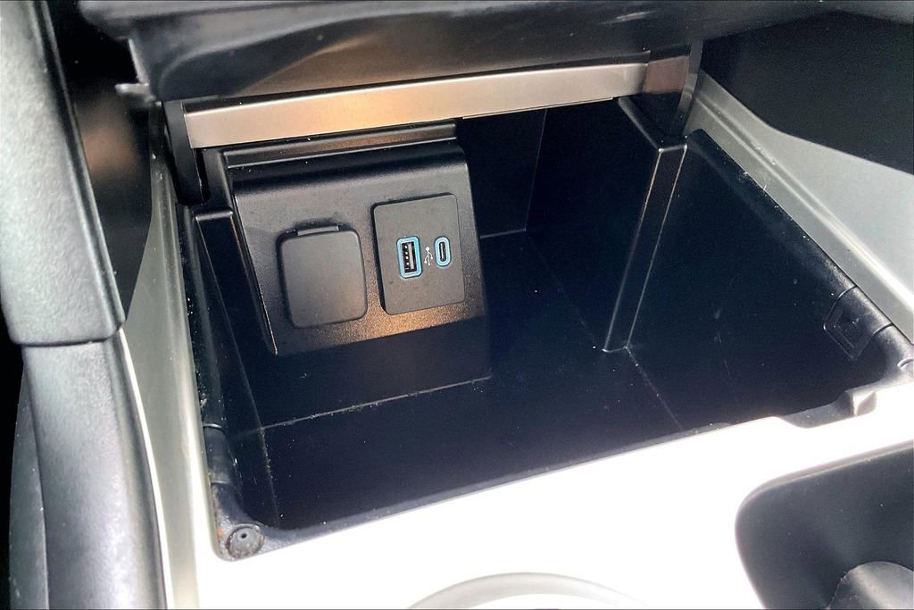 Used 2021 Ford Explorer XLT image 12