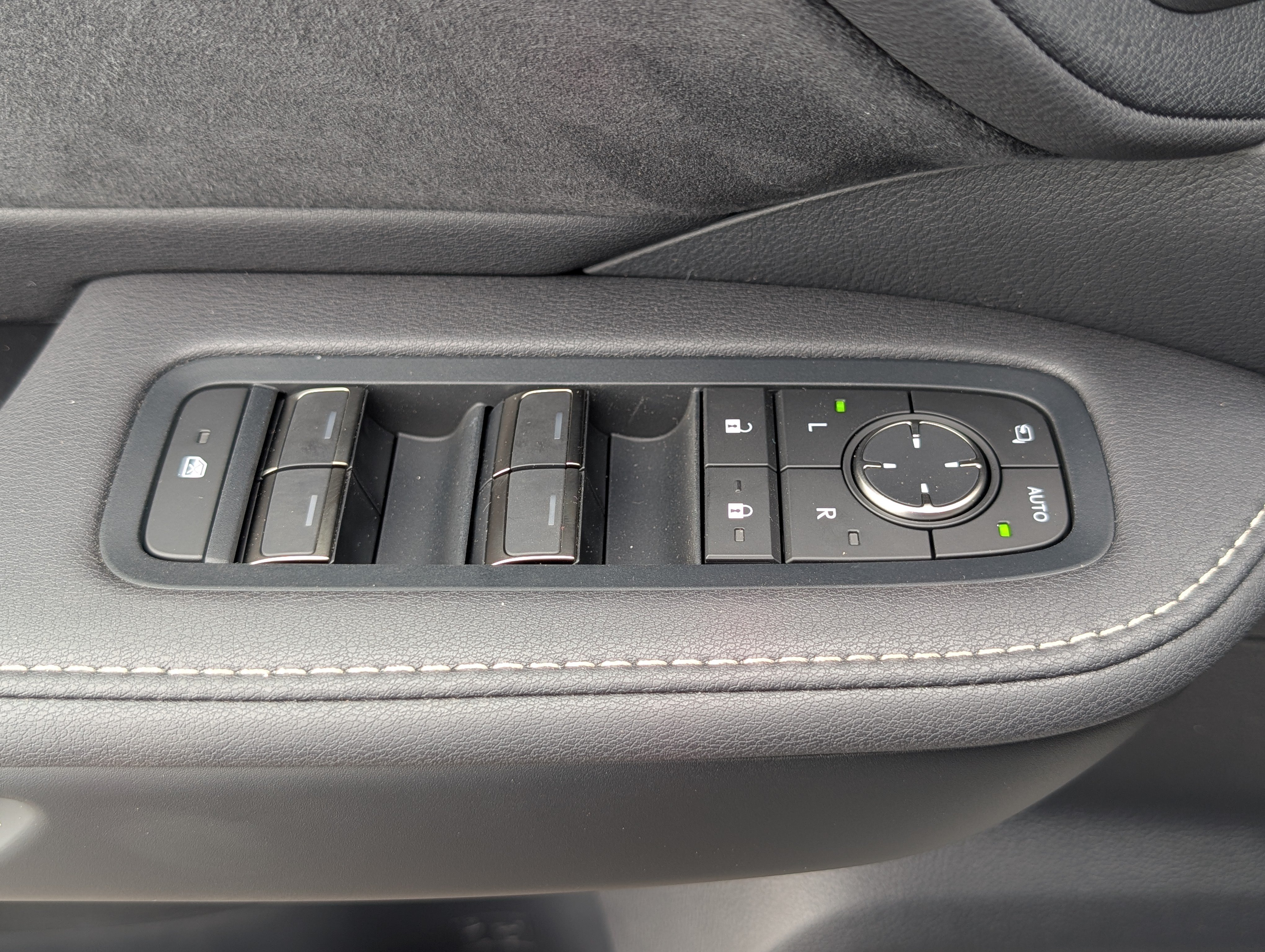 New 2026 Lexus TX 500h AWD image 18