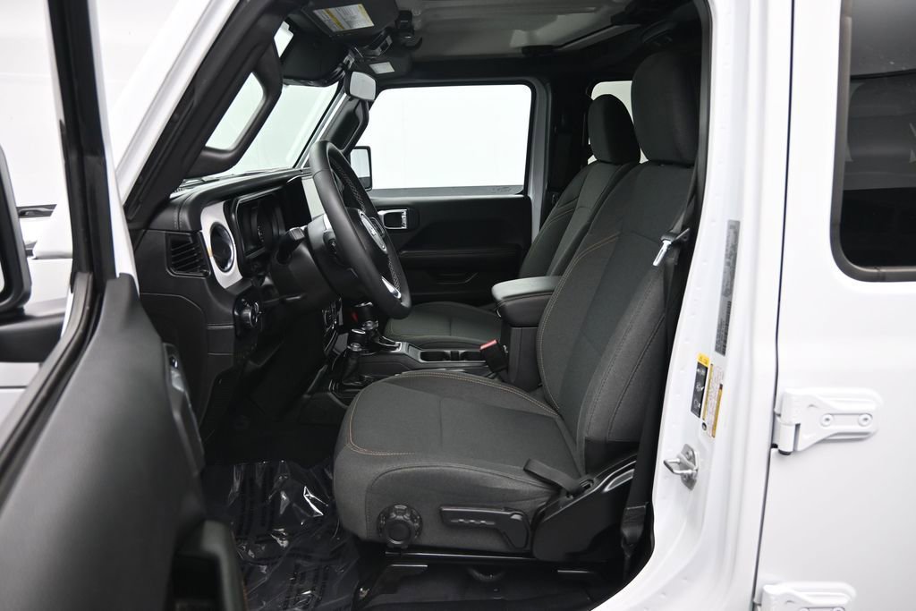 Used 2025 Jeep Wrangler Unlimited Sahara AWD/4WD image 22