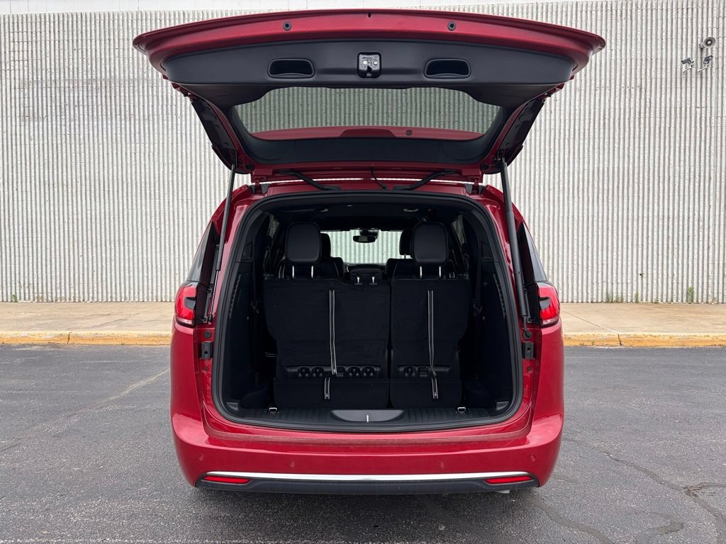 New 2026 Chrysler Pacifica Select AWD/4WD image 14