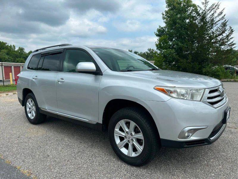 Used 2011 Toyota Highlander 2WD w/ Tech Pkg image 2