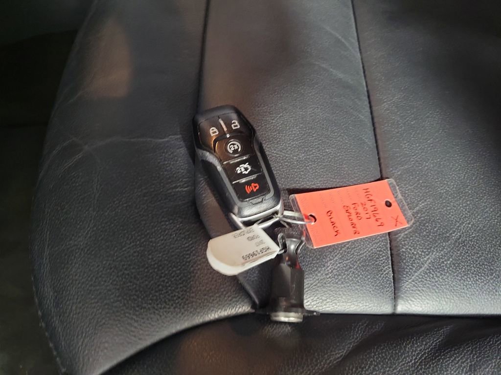 Used 2017 Ford Explorer XLT w/ Equipment Group 202A FWD image 27