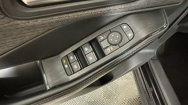 Used 2021 Nissan Rogue SV FWD image 11