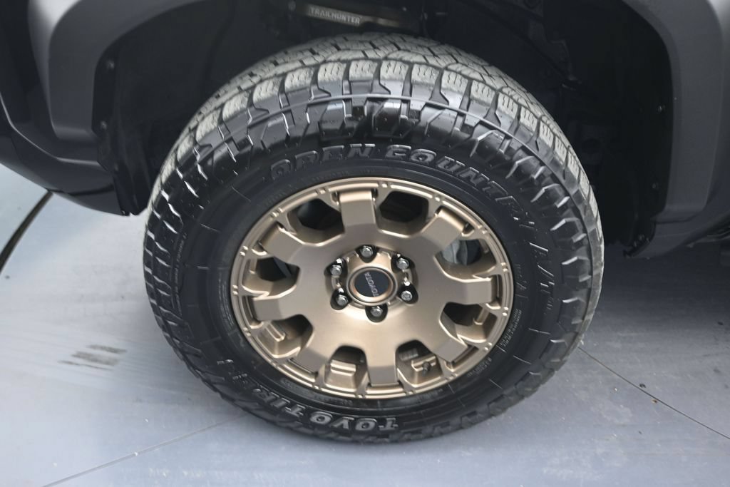 Used 2025 Toyota 4Runner Trailhunter AWD/4WD image 9