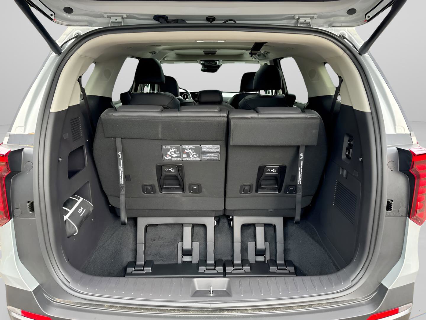 New 2025 Kia Carnival SX Prestige image 8