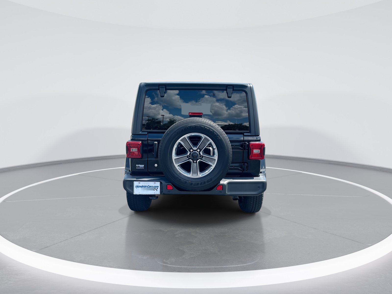 Used 2018 Jeep Wrangler Unlimited Sahara w/ Safety Group AWD/4WD image 8