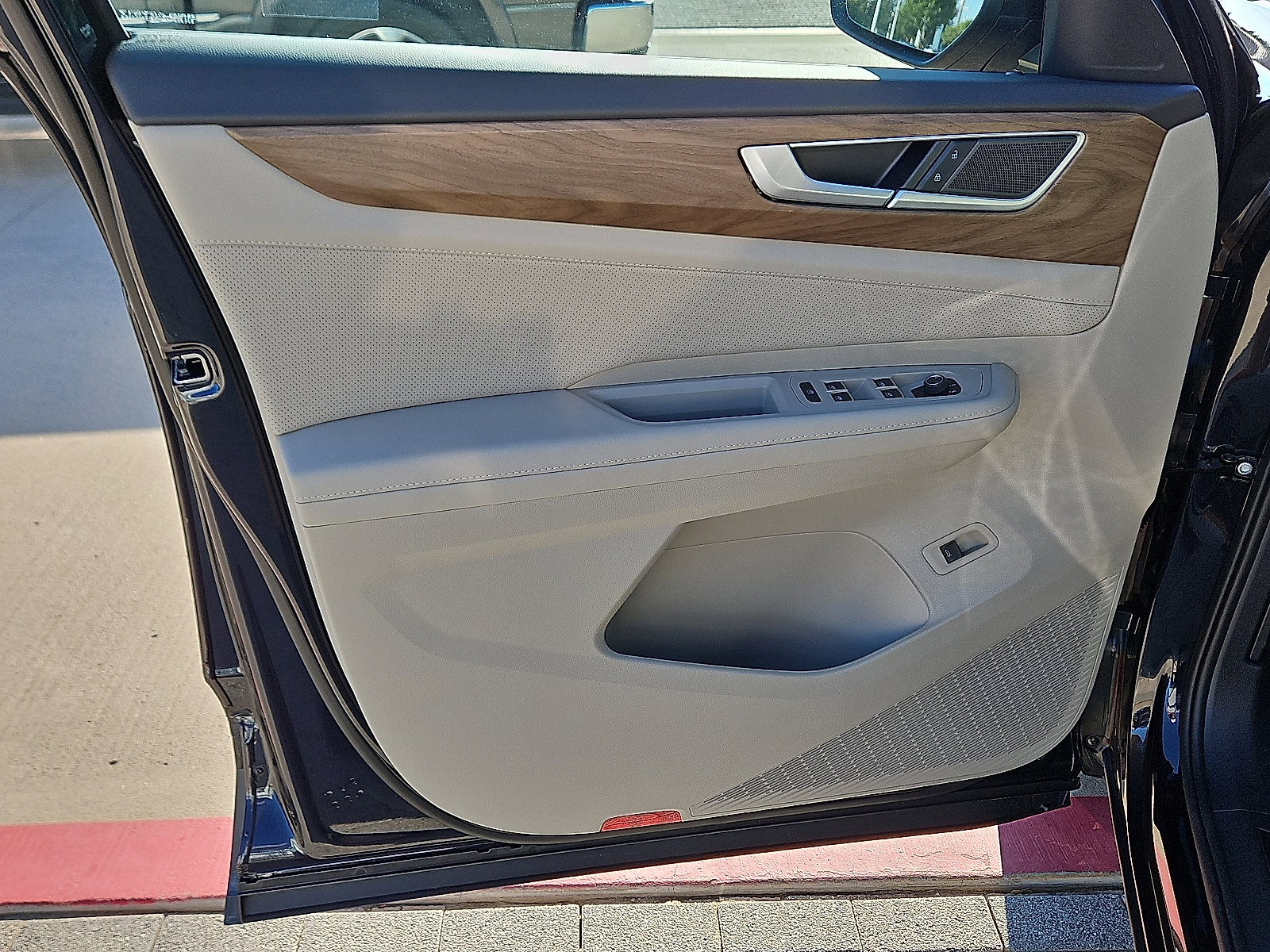 New 2026 Volkswagen Atlas SE image 13