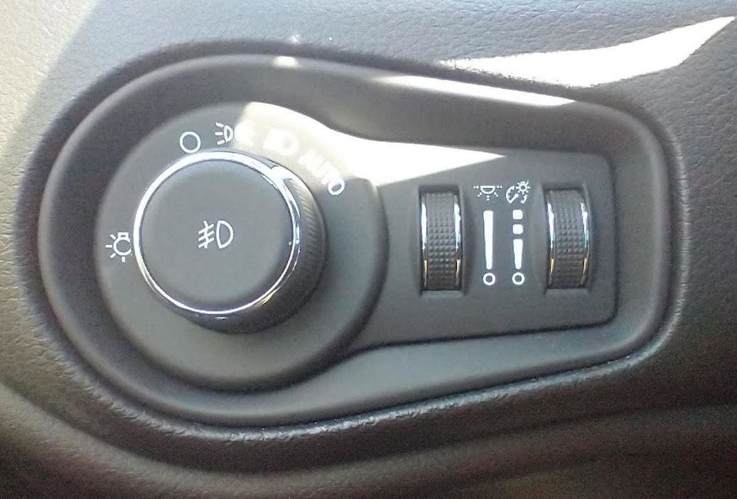 Used 2020 Jeep Renegade Latitude w/ Cold Weather Group image 31